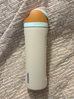 Owala Freesip Desert Beige Insulated Water Bottle with Straw 24oz